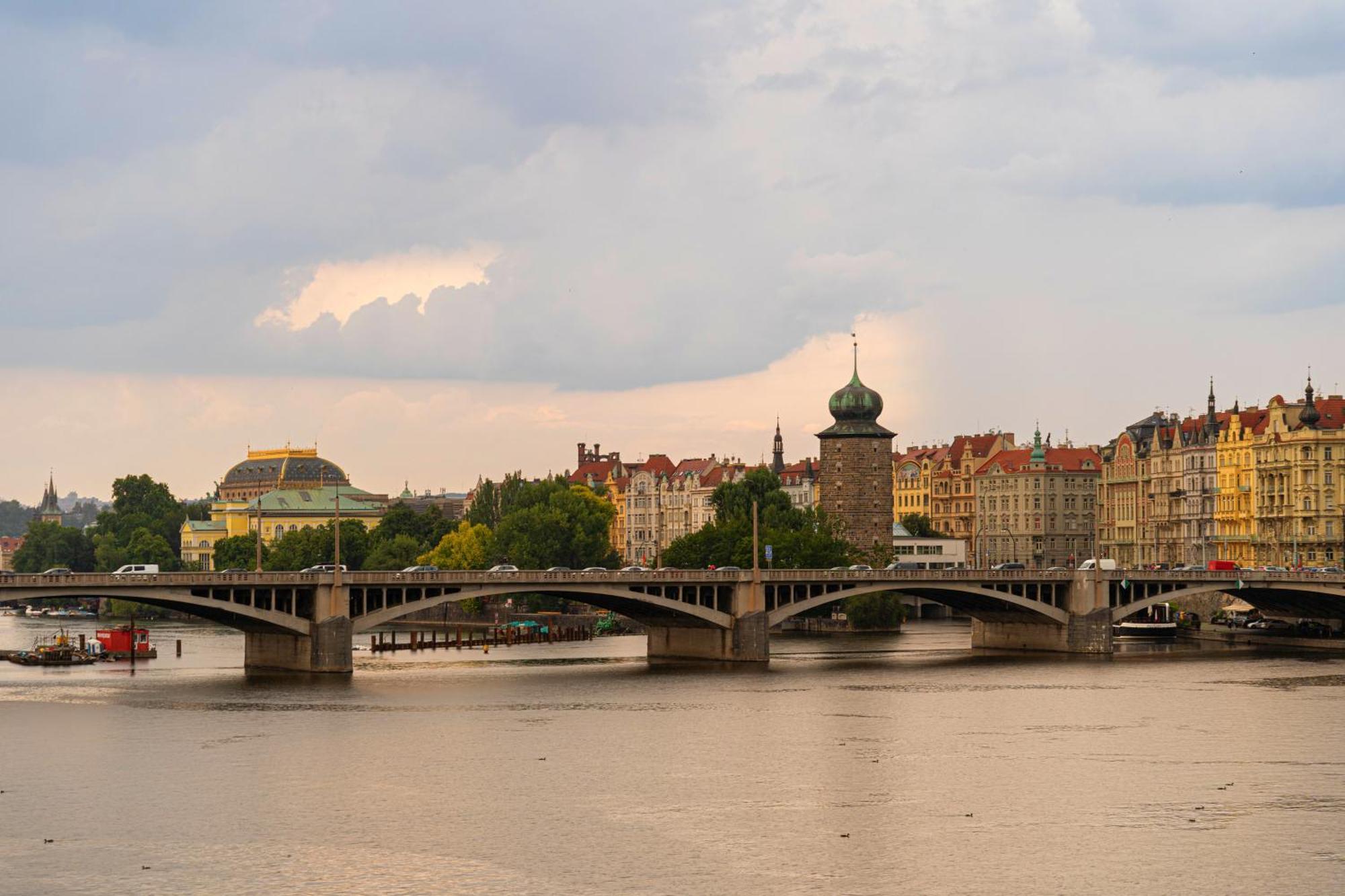 Golden River Apartment Прага Екстер'єр фото